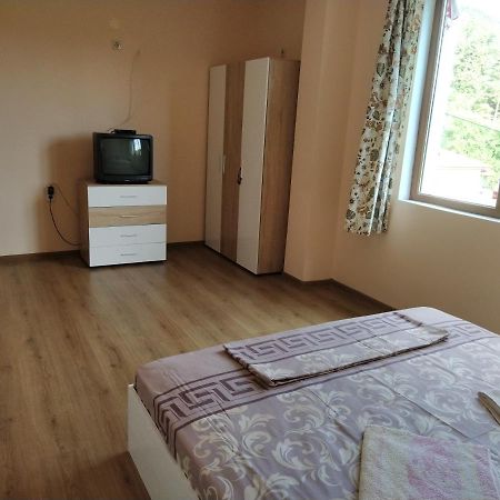 Guest House Proynovi كالوفر المظهر الخارجي الصورة