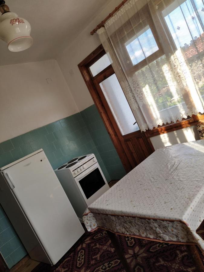 Guest House Proynovi كالوفر المظهر الخارجي الصورة
