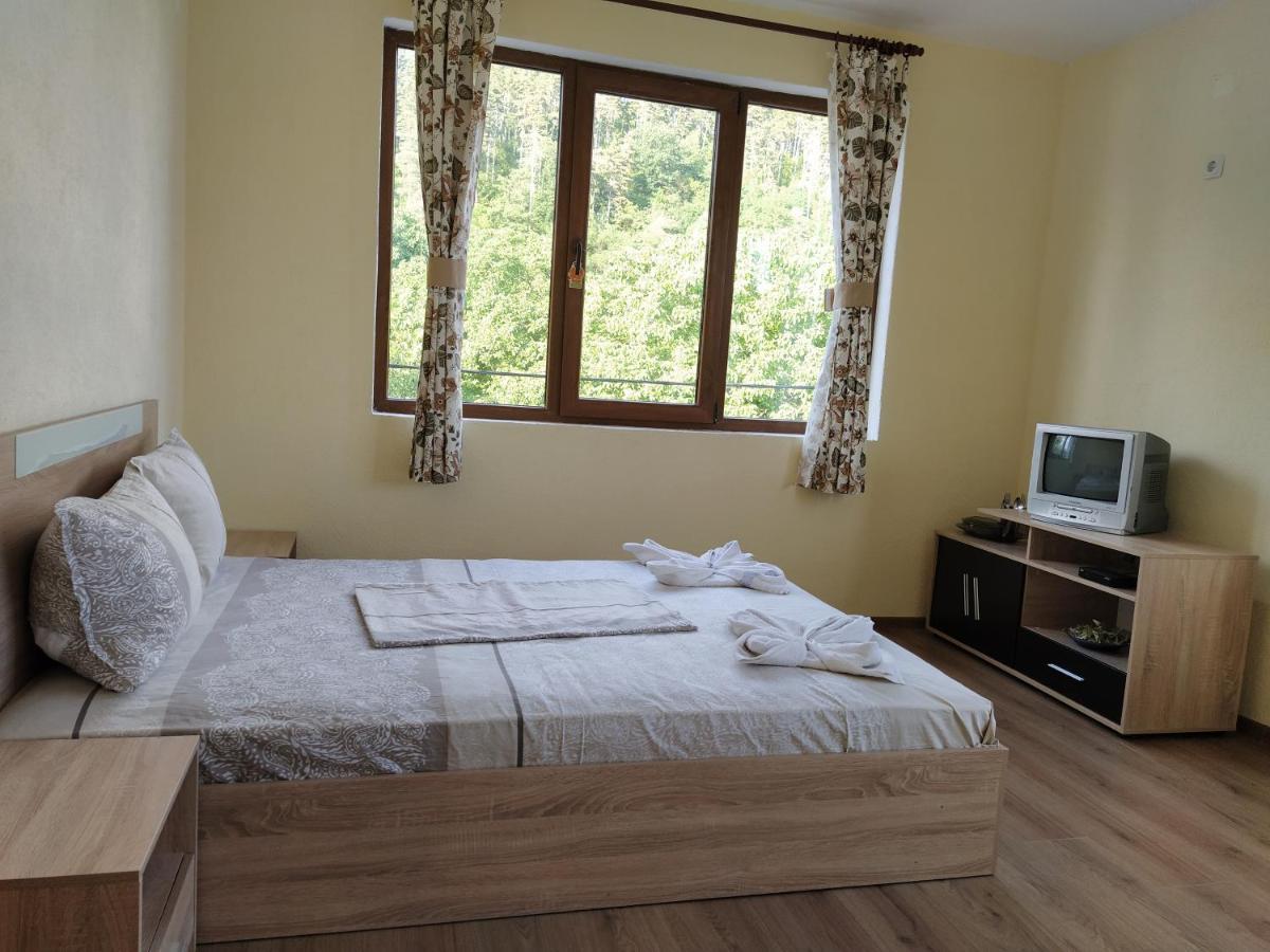 Guest House Proynovi كالوفر المظهر الخارجي الصورة