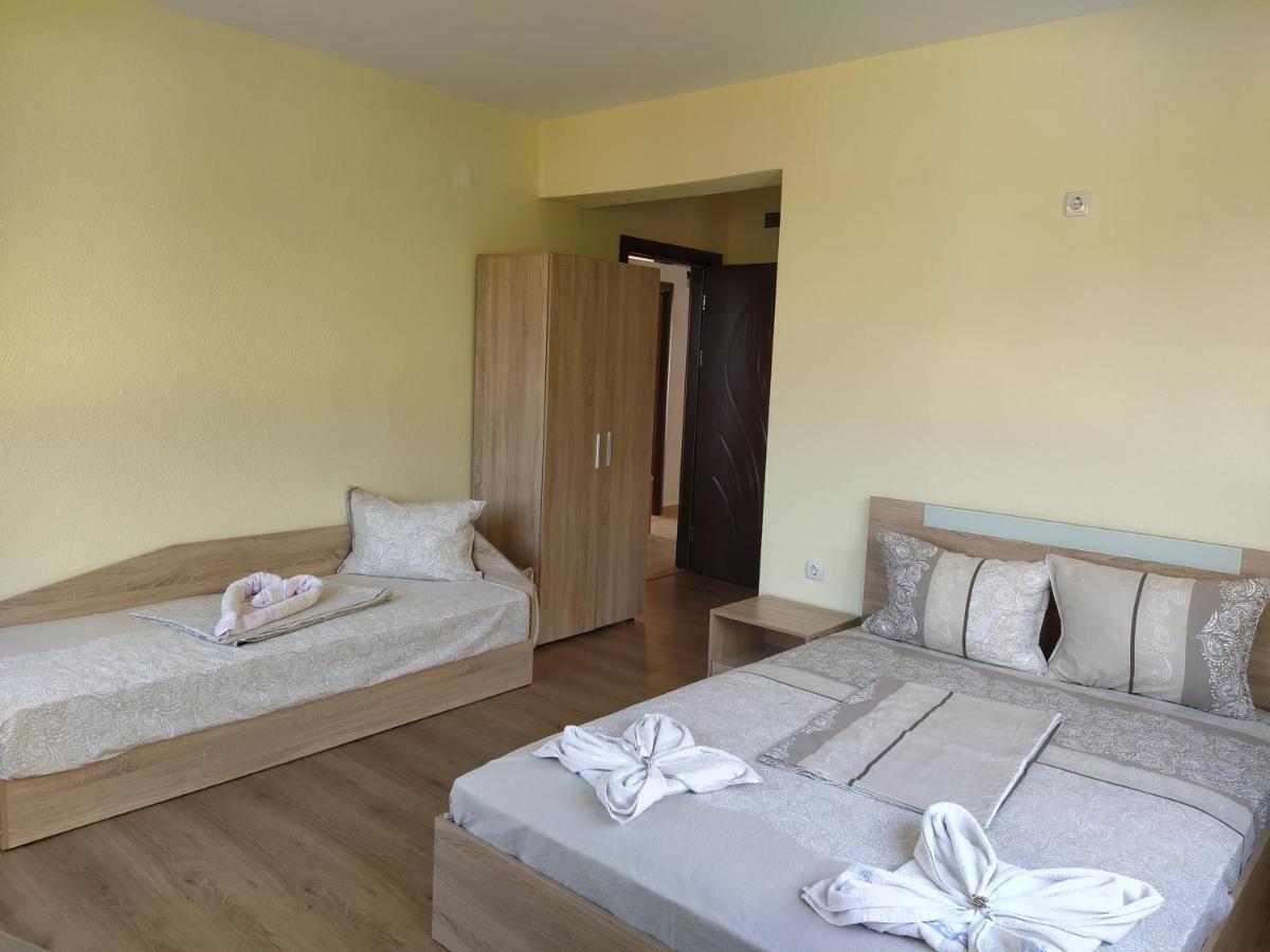 Guest House Proynovi كالوفر المظهر الخارجي الصورة