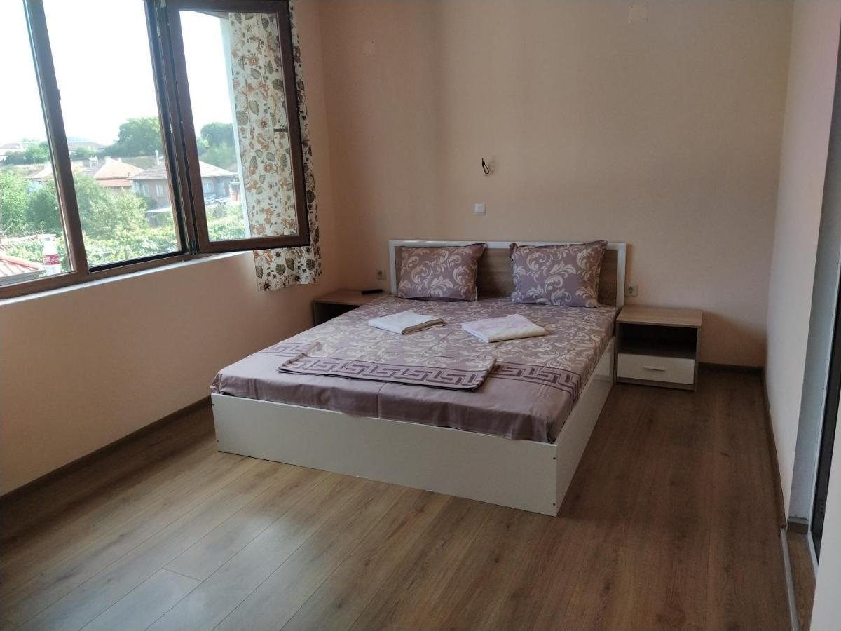 Guest House Proynovi كالوفر المظهر الخارجي الصورة