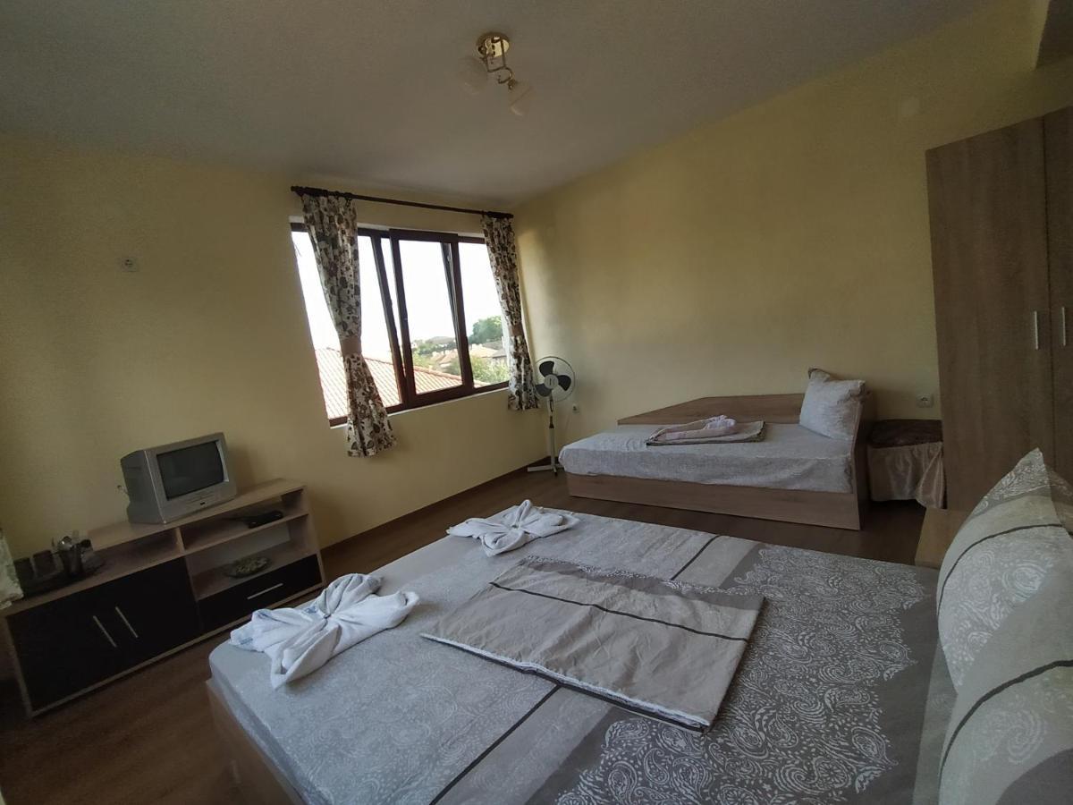Guest House Proynovi كالوفر المظهر الخارجي الصورة
