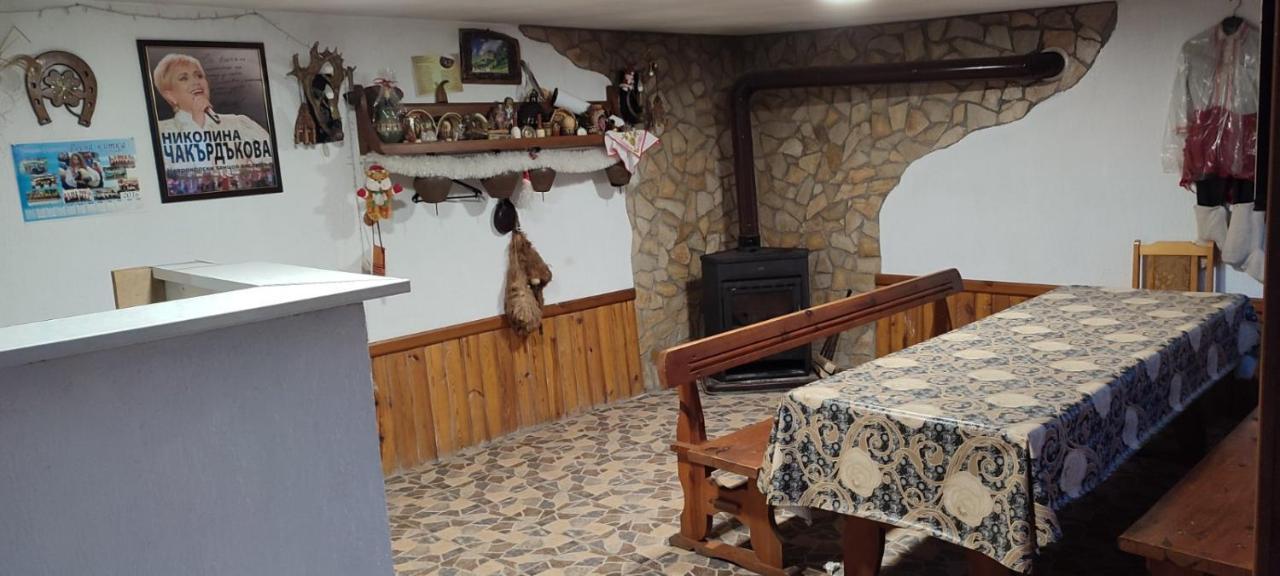 Guest House Proynovi كالوفر المظهر الخارجي الصورة