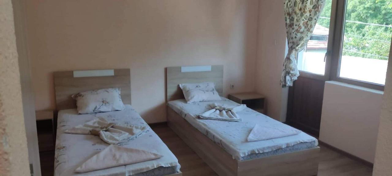 Guest House Proynovi كالوفر المظهر الخارجي الصورة
