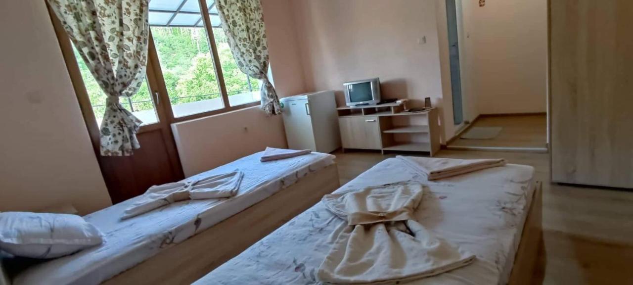 Guest House Proynovi كالوفر المظهر الخارجي الصورة