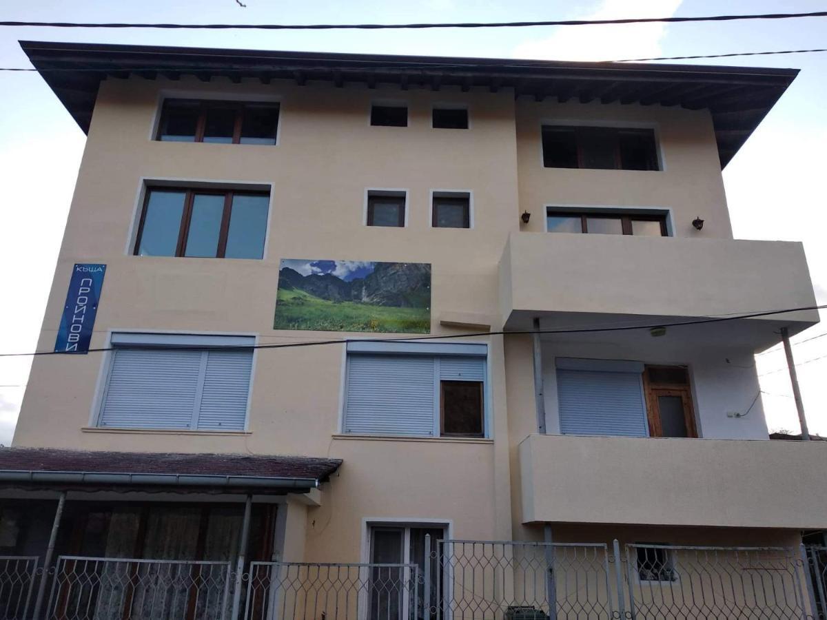 Guest House Proynovi كالوفر المظهر الخارجي الصورة